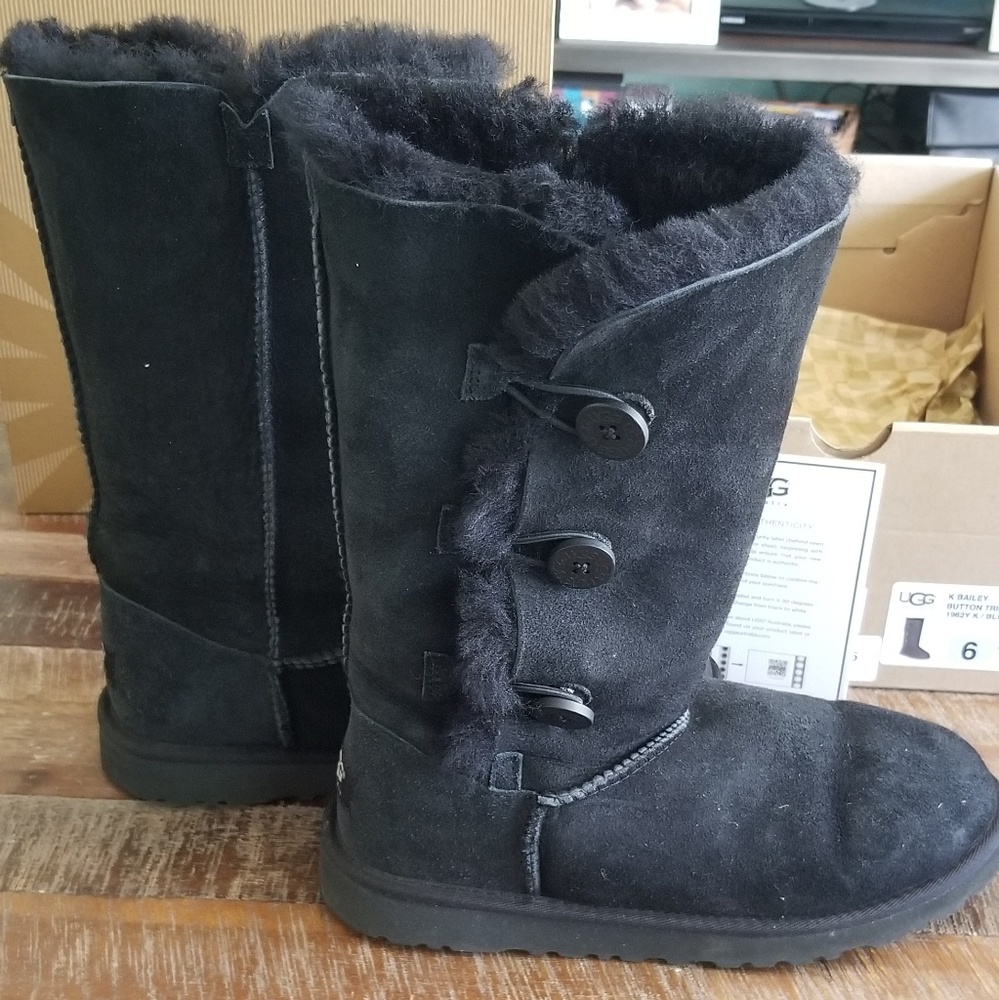 Black Triple Button Ugg Boots Size 6